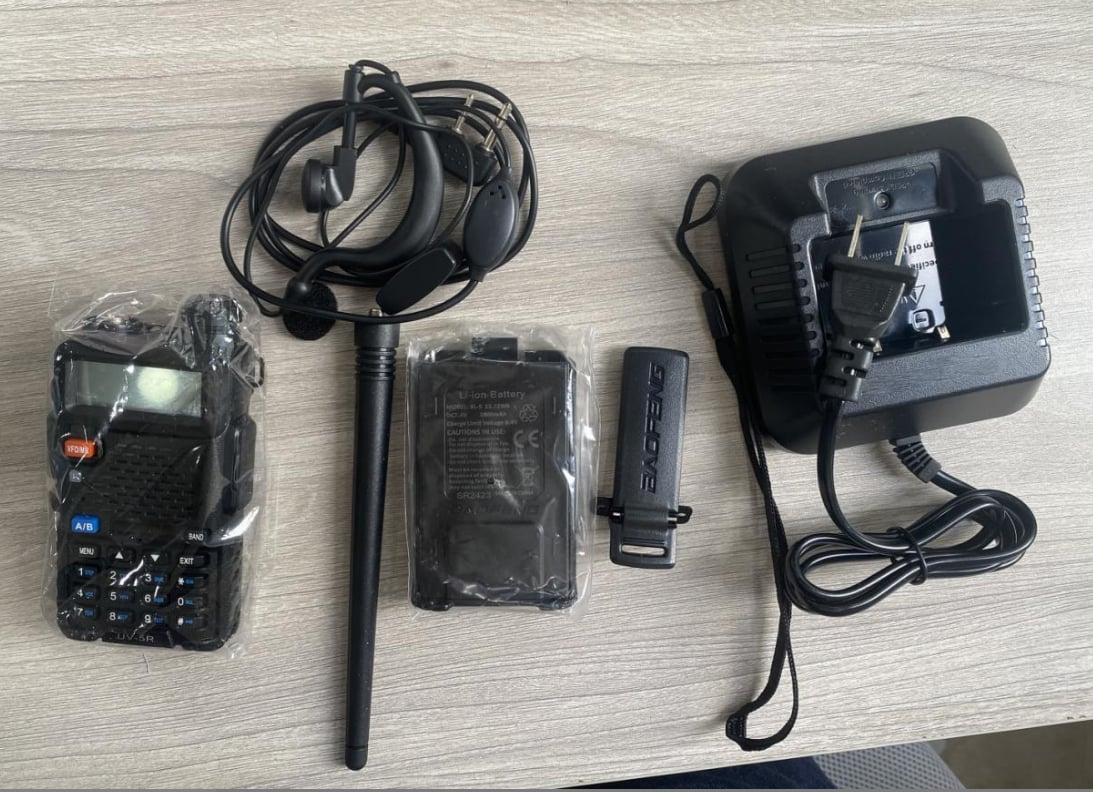 📻✨ UV-5R Dual Band Ham Radio – Stay Connected Anywhere! 🌍🚶‍♂️